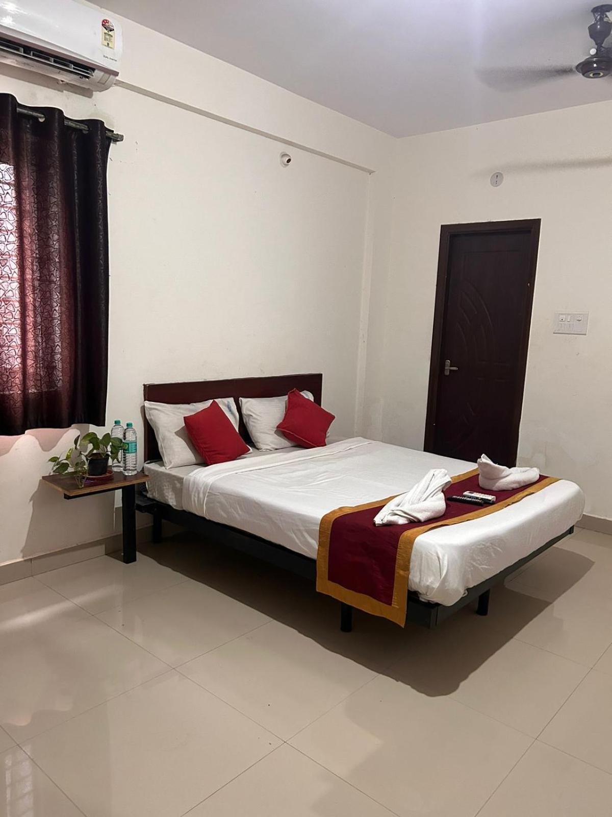 Hotel Prakrathi Residency Bangalore Buitenkant foto