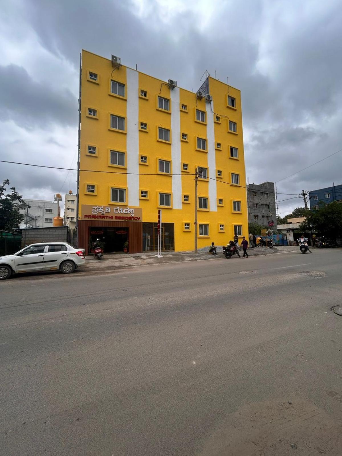 Hotel Prakrathi Residency Bangalore Buitenkant foto