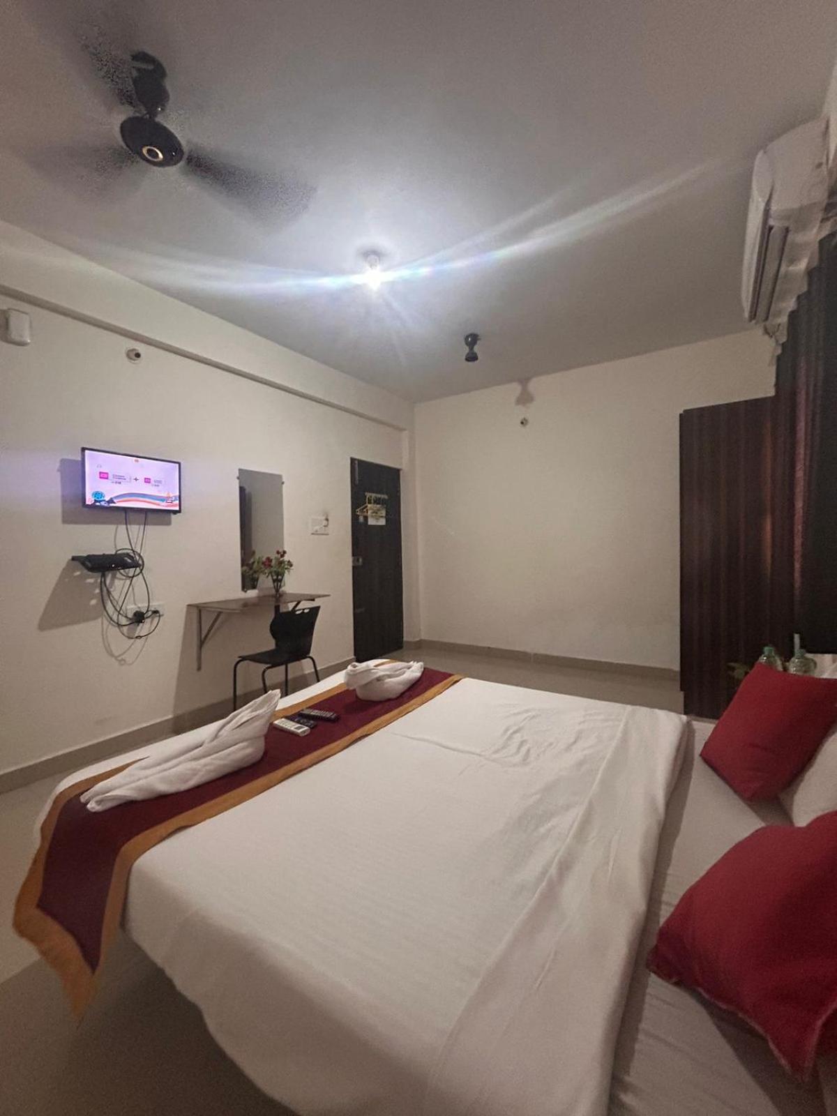 Hotel Prakrathi Residency Bangalore Buitenkant foto