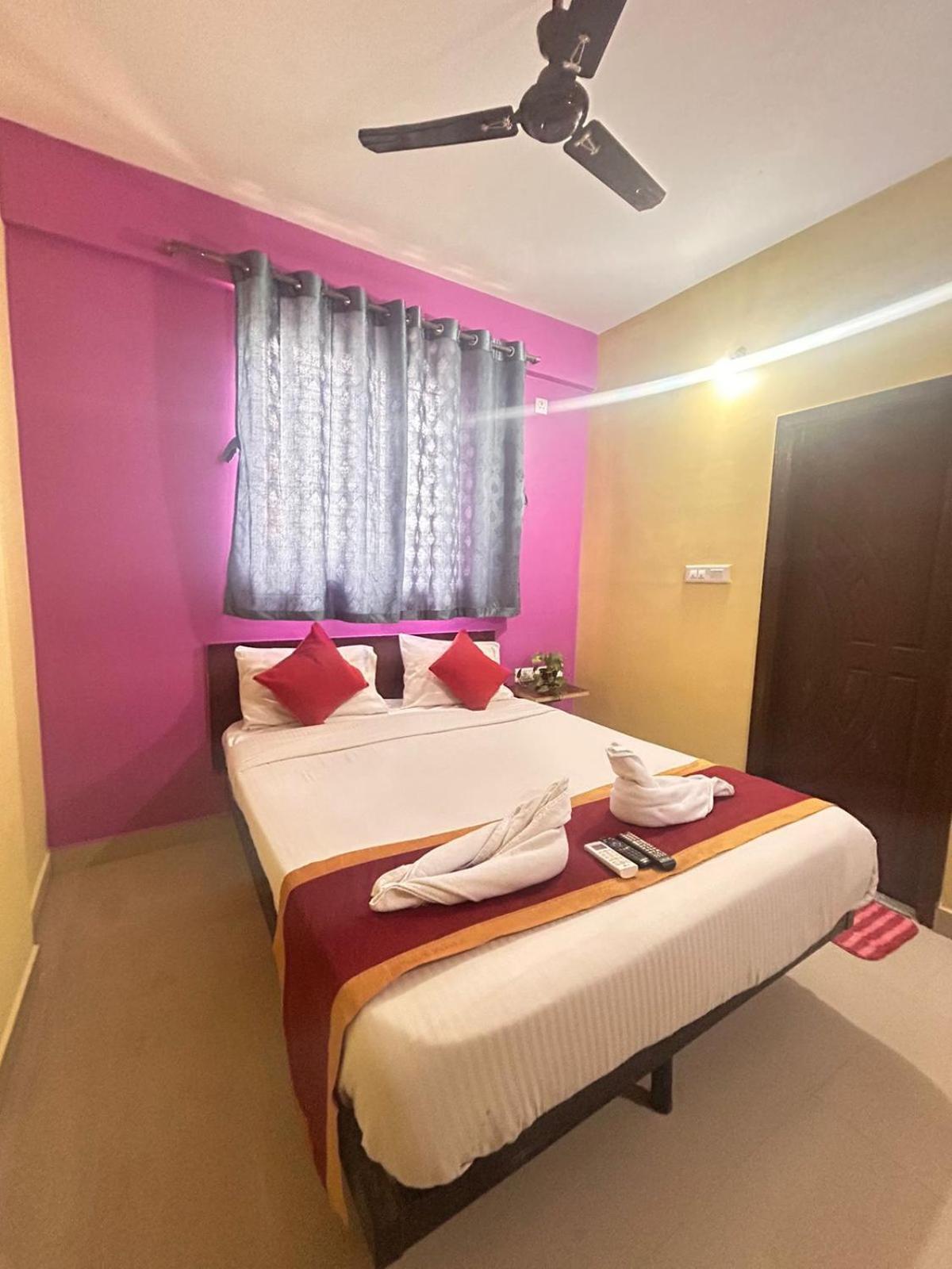 Hotel Prakrathi Residency Bangalore Buitenkant foto