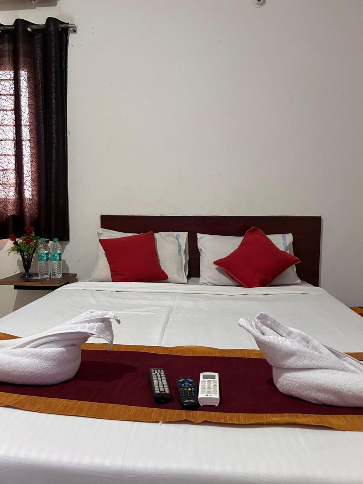 Hotel Prakrathi Residency Bangalore Buitenkant foto