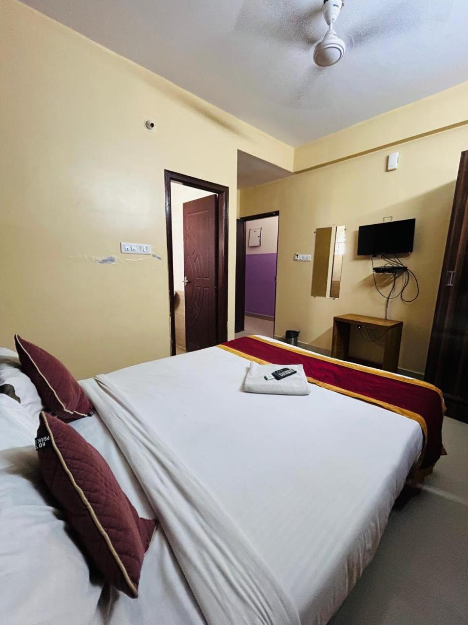 Hotel Prakrathi Residency Bangalore Buitenkant foto