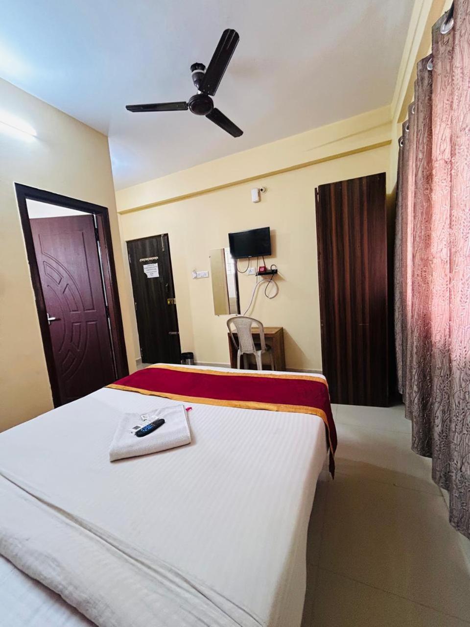 Hotel Prakrathi Residency Bangalore Buitenkant foto